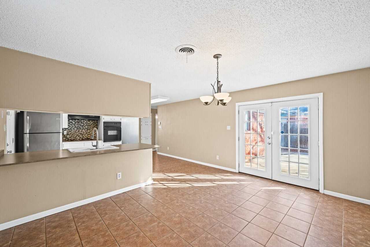 5511 16th Pl - Photo 7 of 16