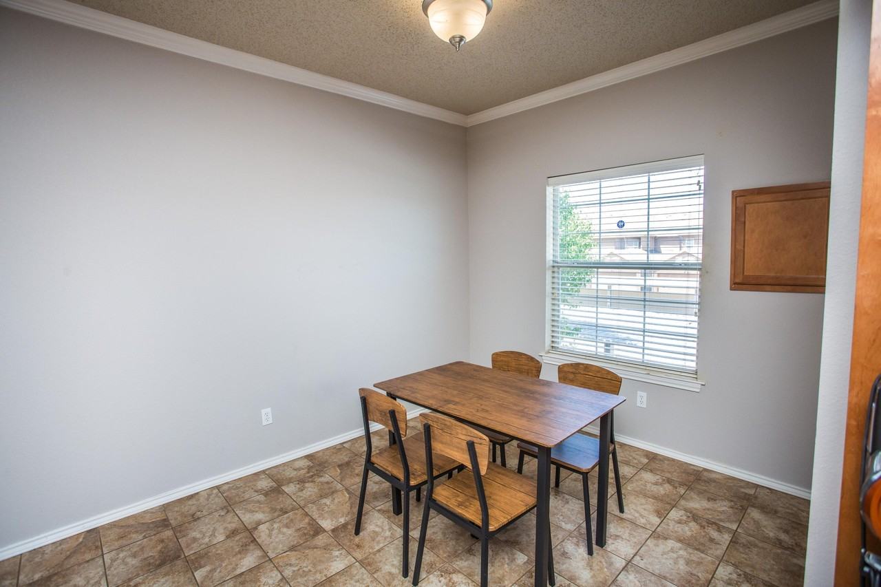 2108 Main St #4 - Photo 6 of 21
