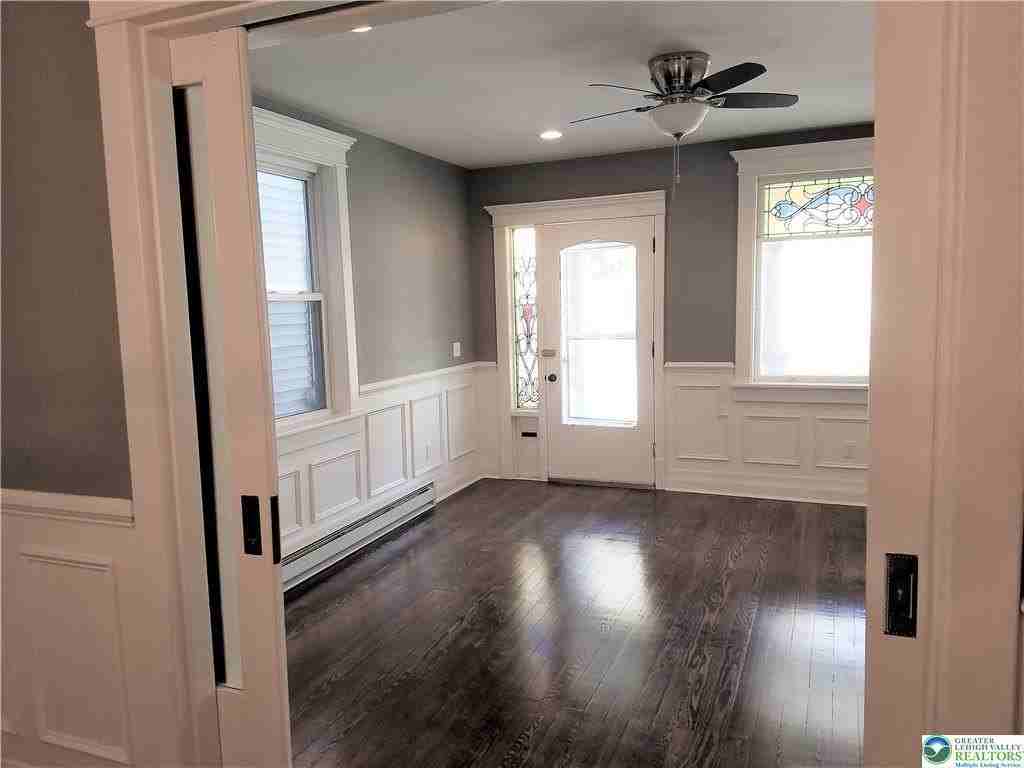 696 S Main St - Photo 4 of 11
