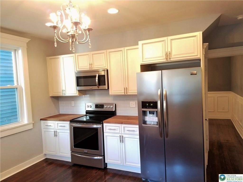696 S Main St - Photo 6 of 11