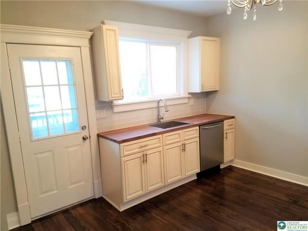 696 S Main St - Photo 7 of 11
