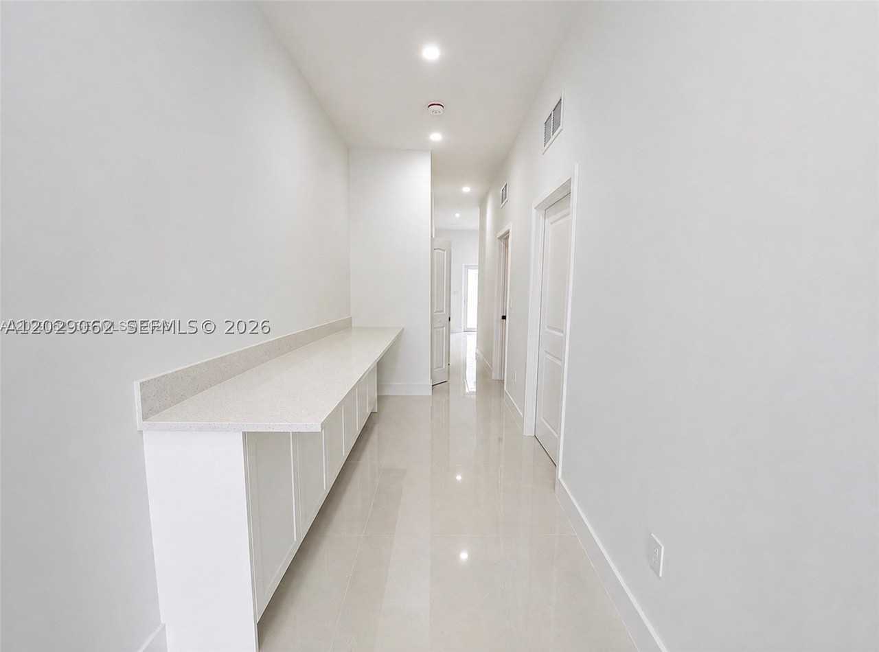135 Nw 60th St #B - Photo 5 of 10