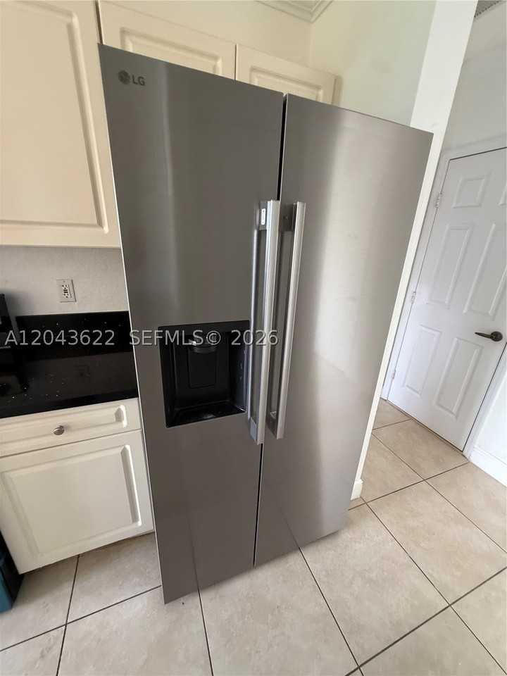 21100 Sw 87th Ave #304 - Photo 3 of 14
