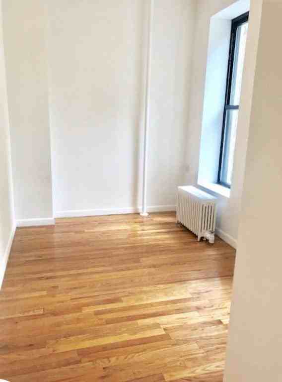 1626 3rd Ave - Photo 4 of 6