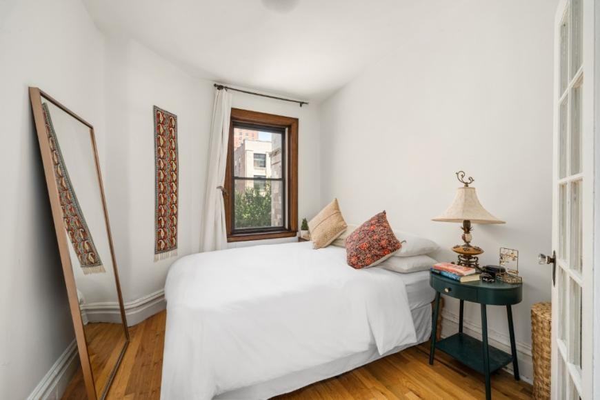170 W 89th St - Photo 4 of 8