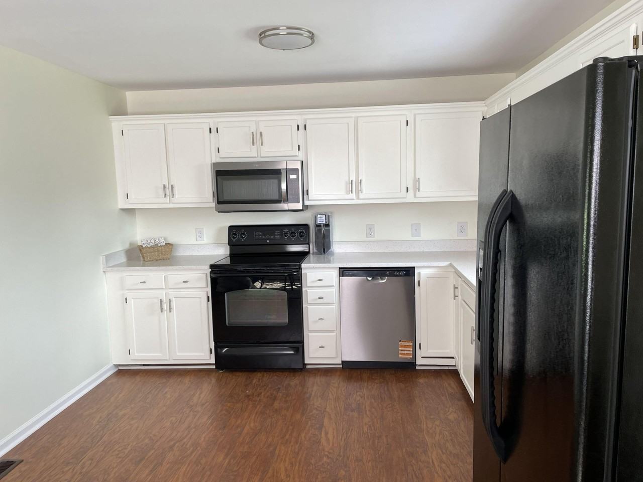 Crestview Dr - Photo 2 of 11