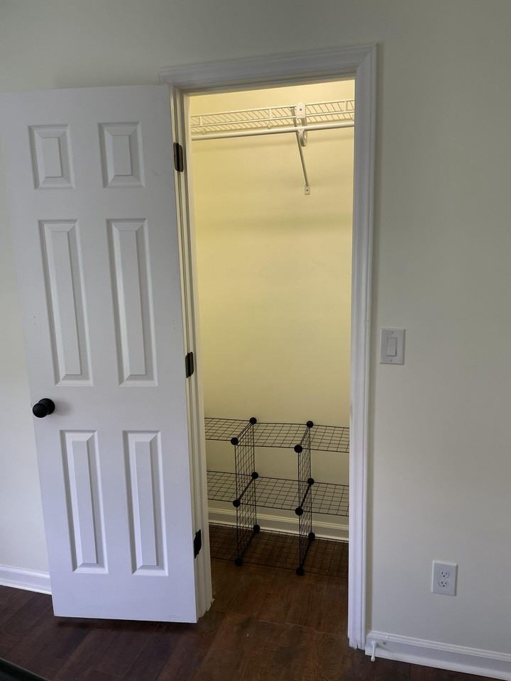 Crestview Dr - Photo 6 of 11
