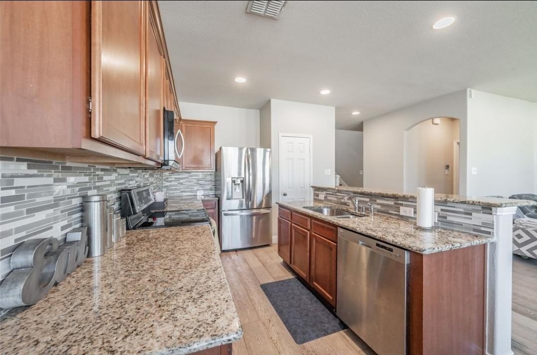 Silverthorne Dr - Photo 2 of 3