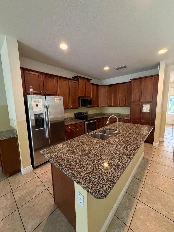 Marker Ave - Photo 6 of 40