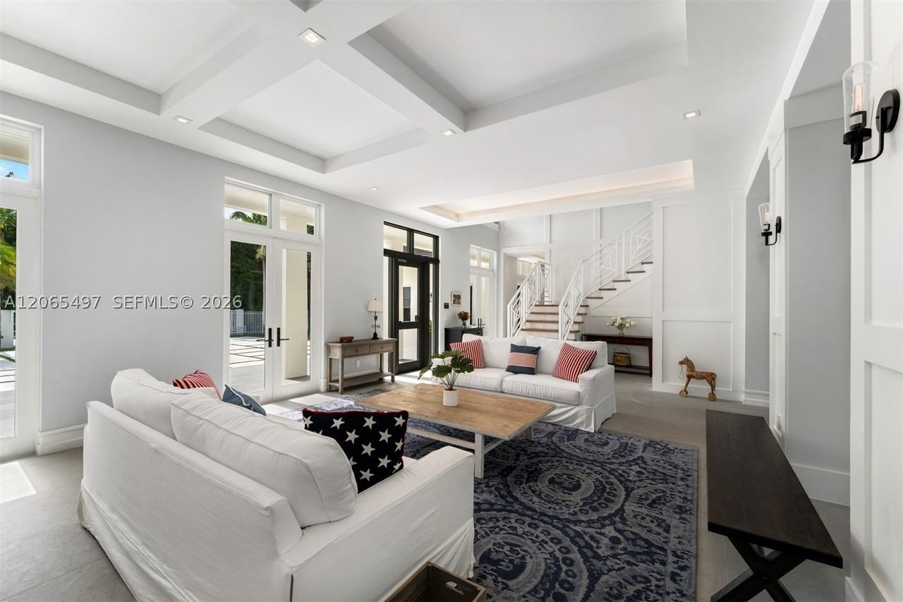 11275 Sw 64th Ave - Photo 2 of 38