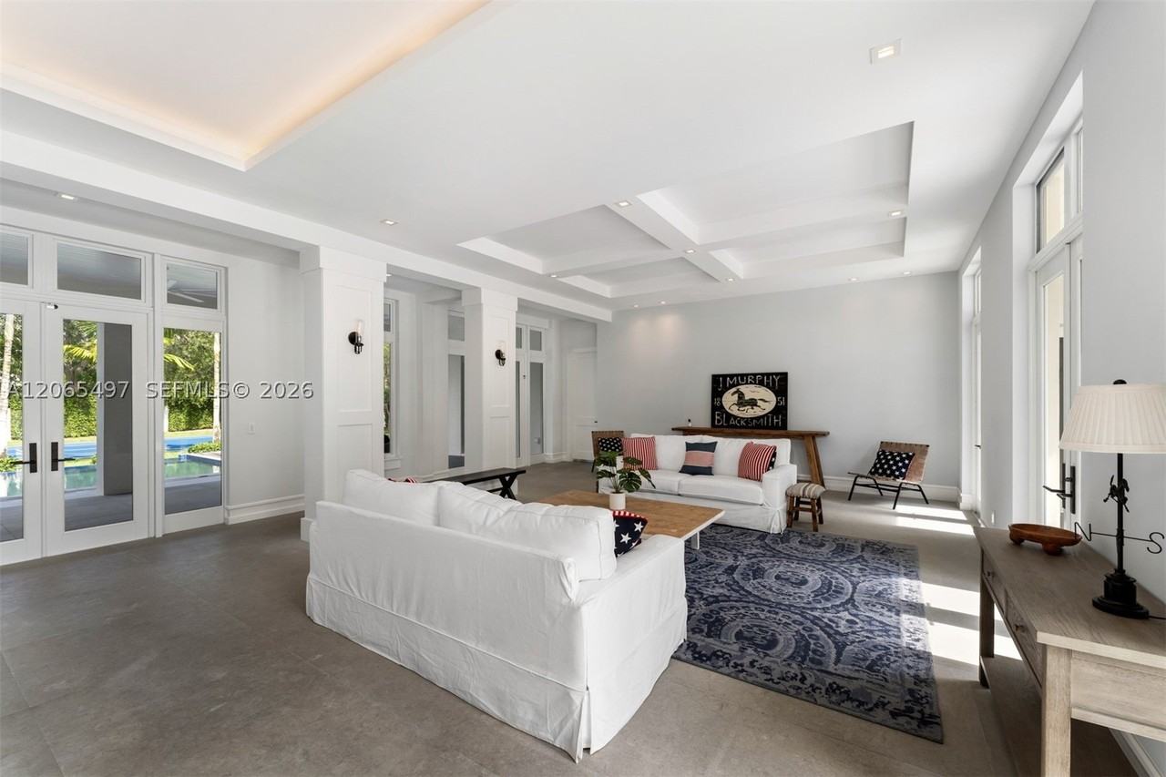 11275 Sw 64th Ave - Photo 4 of 38