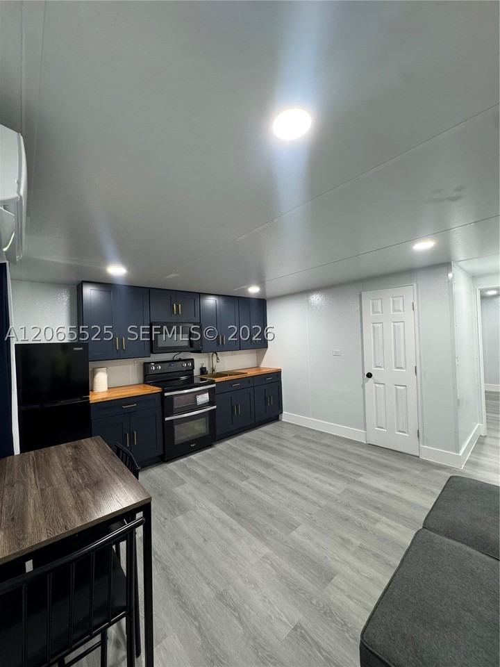 2461 Nw 14th St #2 - Photo 3 of 17