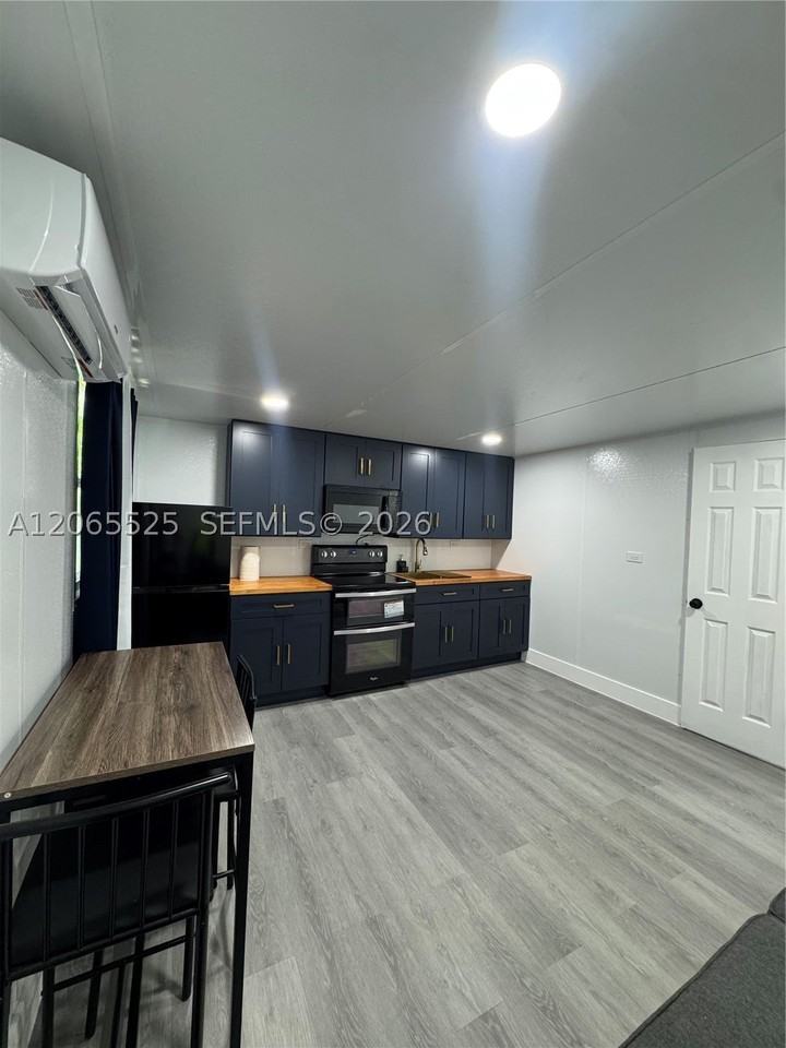 2461 Nw 14th St #2 - Photo 4 of 17