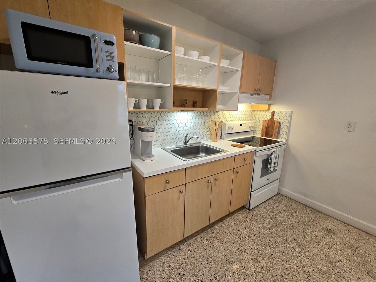 651 Sw 3rd St #3 - Photo 2 of 18