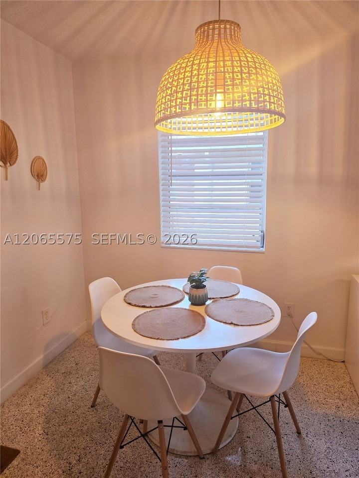 651 Sw 3rd St #3 - Photo 5 of 18