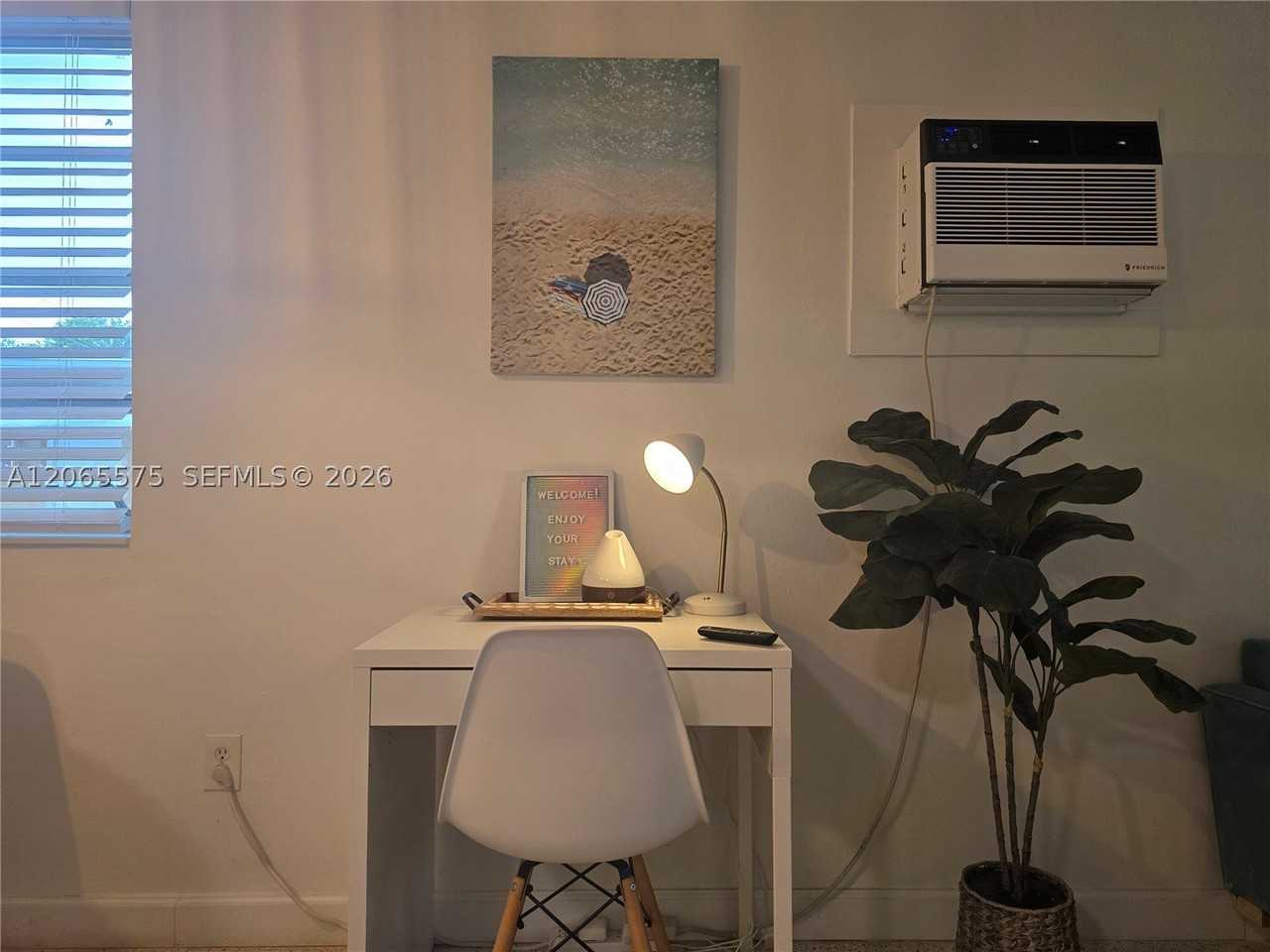651 Sw 3rd St #3 - Photo 7 of 18