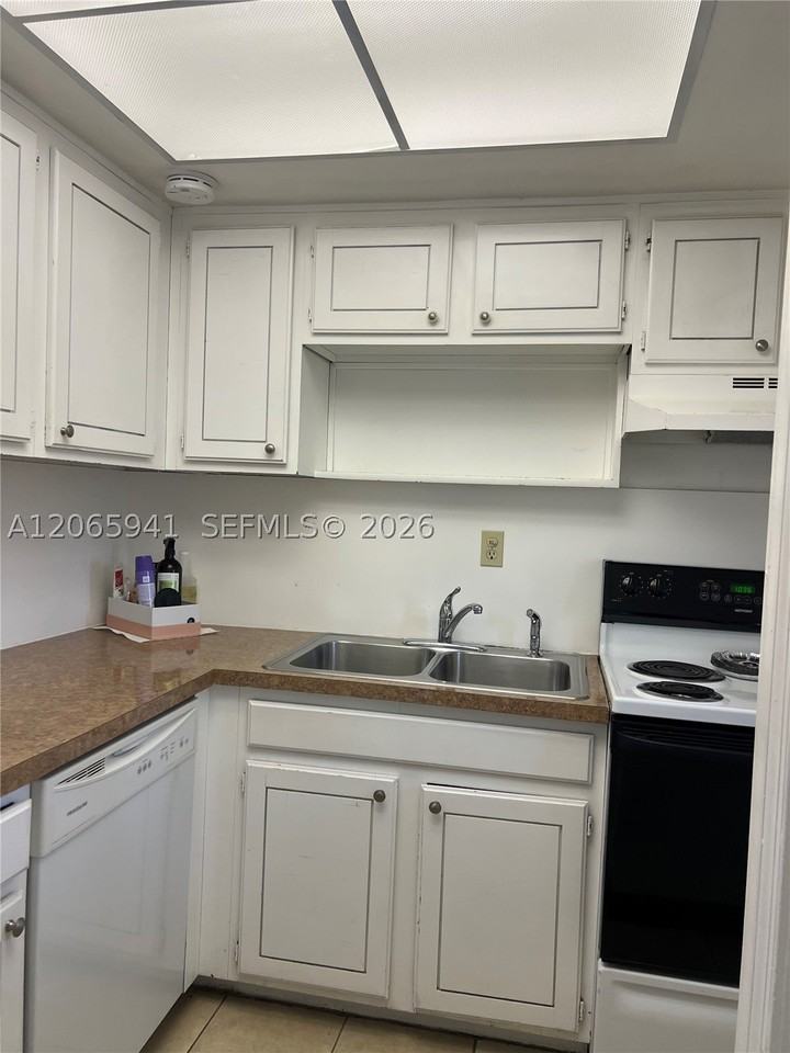 1535 Se 15th St #209 - Photo 4 of 12