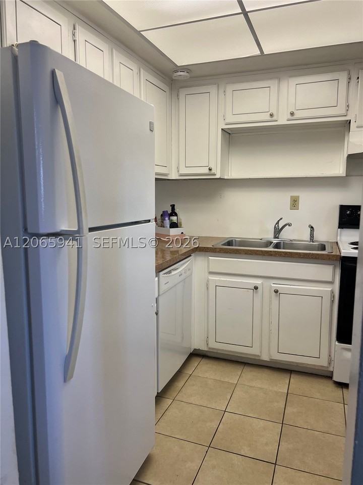 1535 Se 15th St #209 - Photo 5 of 12