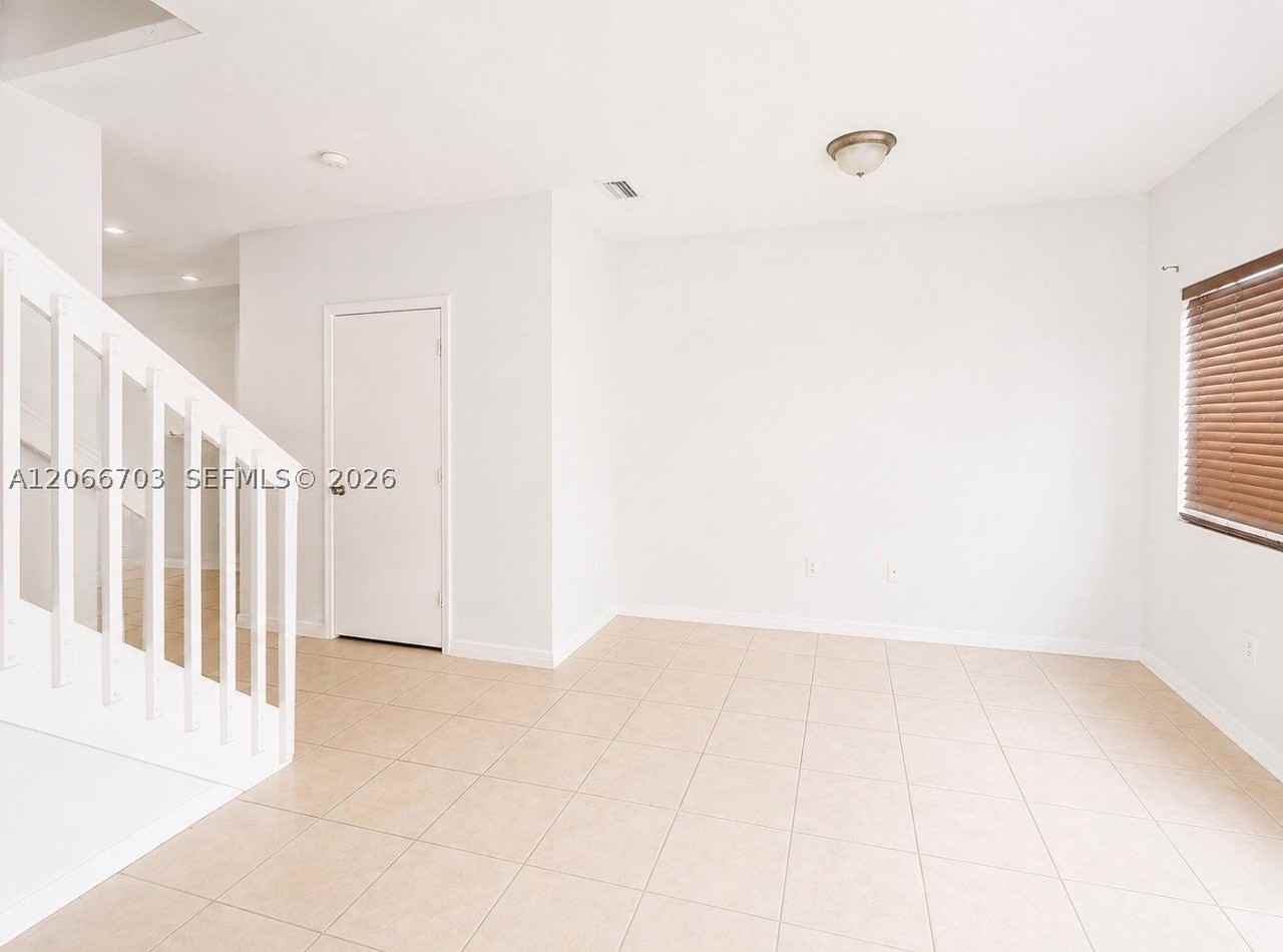 3007 Se 17th Ave #3007 - Photo 3 of 11