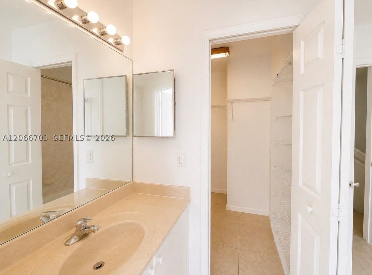 3007 Se 17th Ave #3007 - Photo 6 of 11