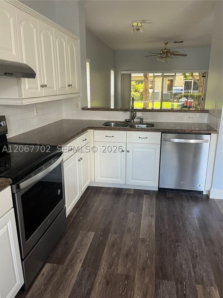 362 Sw 122nd Ave #362 - Photo 2 of 24