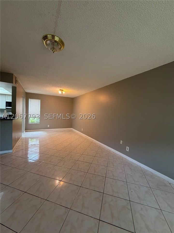 3100 Riverside Dr #104 - Photo 3 of 25