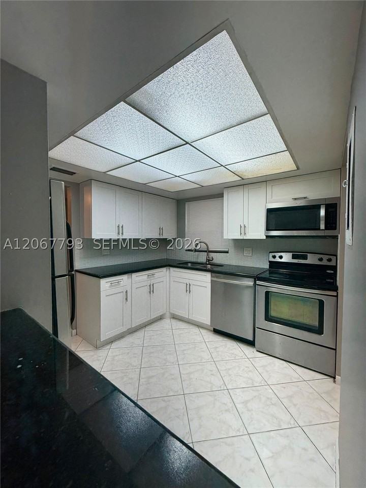 3100 Riverside Dr #104 - Photo 5 of 25