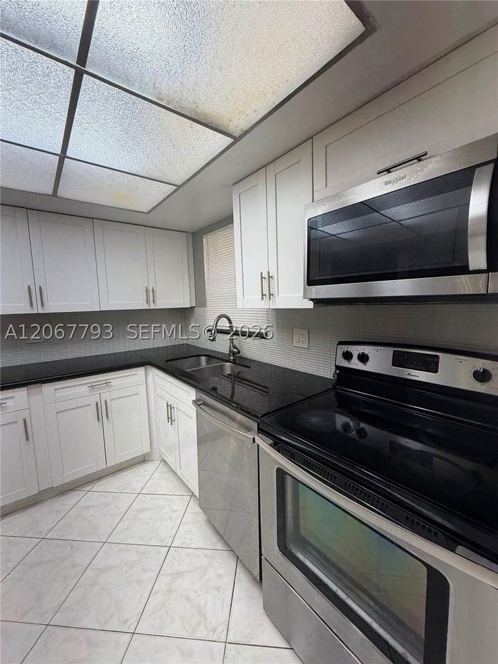 3100 Riverside Dr #104 - Photo 6 of 25