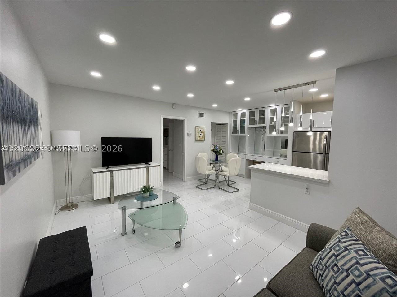 1407 Ne 56th St #103 - Photo 2 of 20