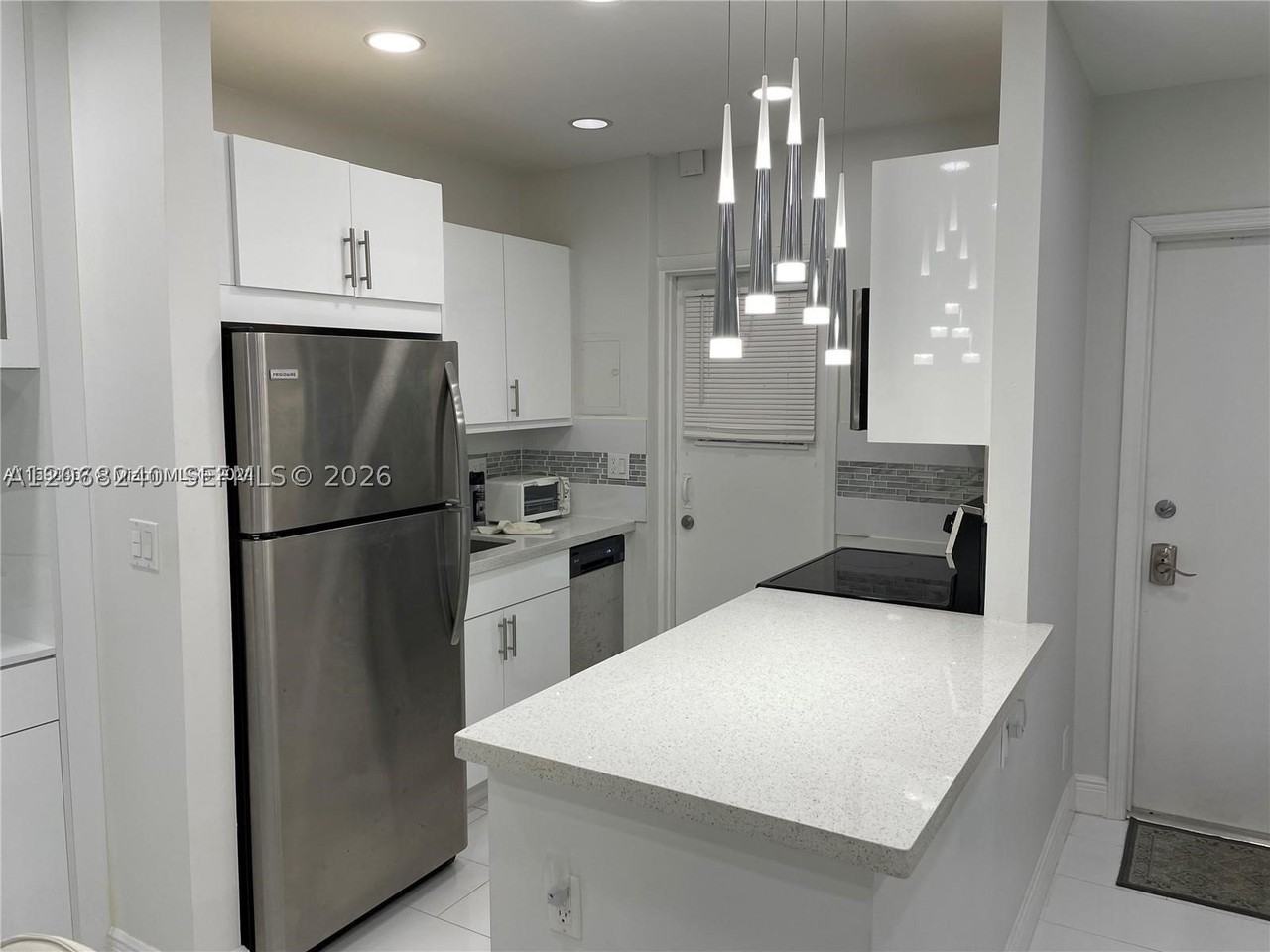 1407 Ne 56th St #103 - Photo 4 of 20