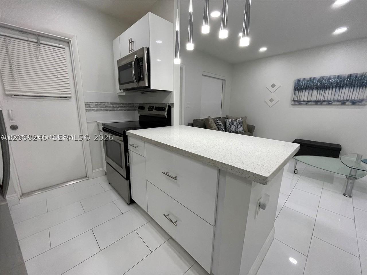 1407 Ne 56th St #103 - Photo 6 of 20