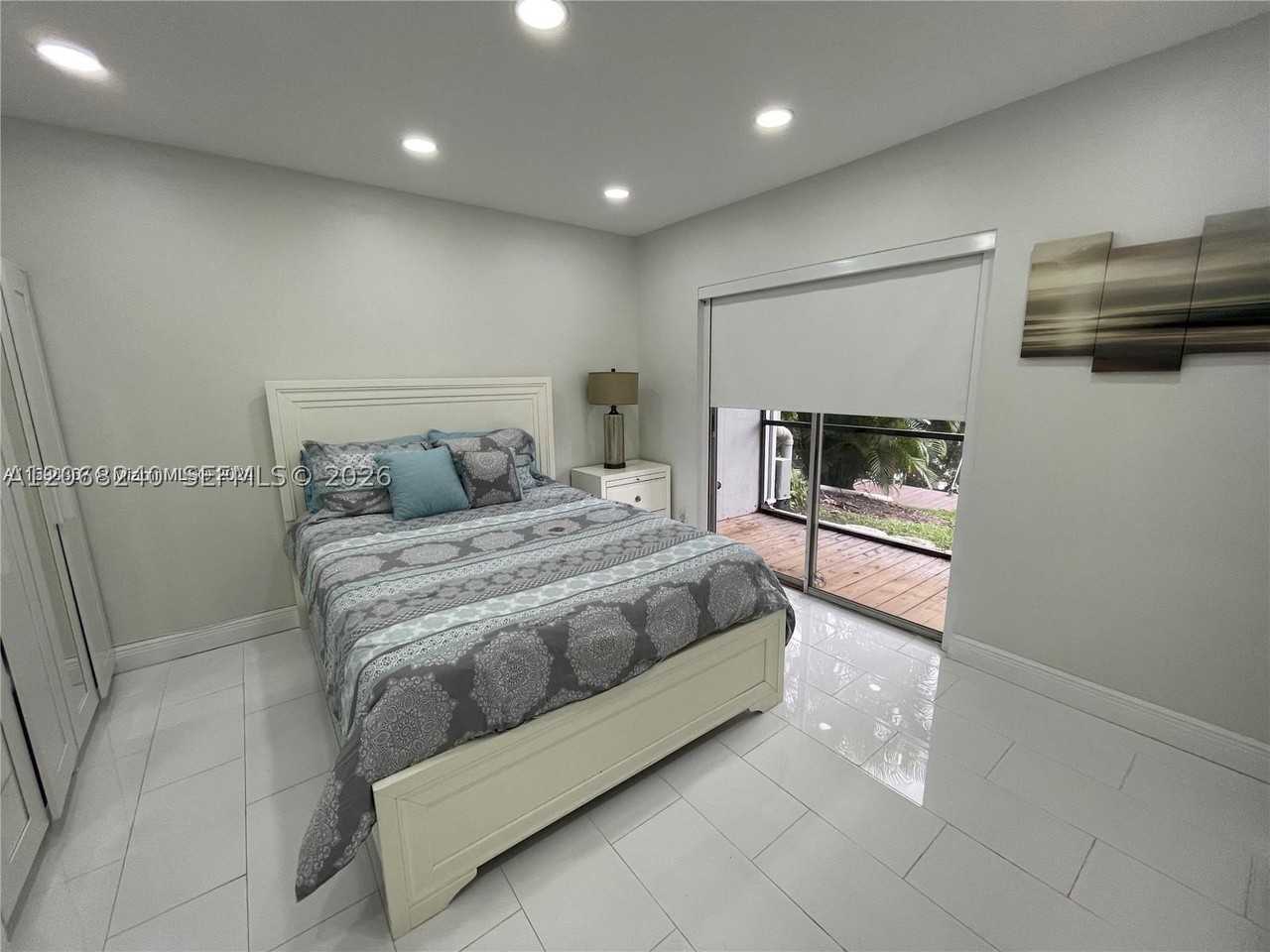 1407 Ne 56th St #103 - Photo 7 of 20