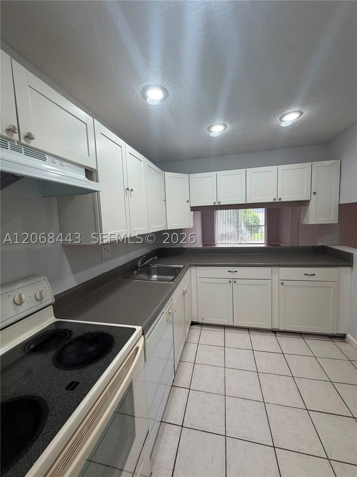 8020 Colony Cir N #306
