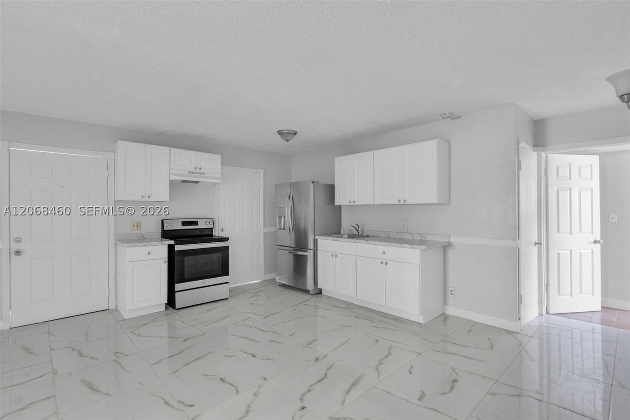 632 Sw 16th Ave #D - Photo 2 of 25