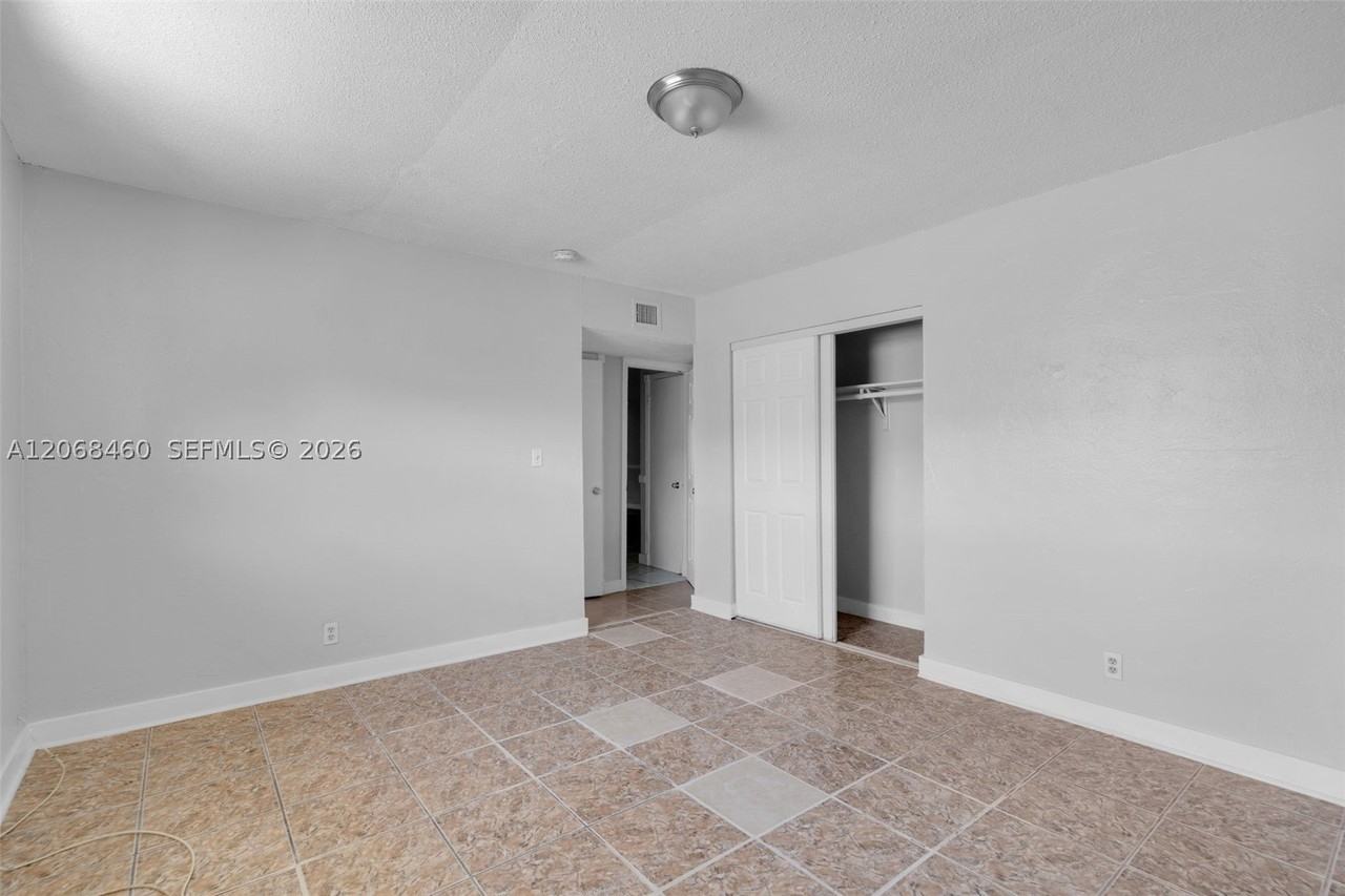 632 Sw 16th Ave #D - Photo 5 of 25