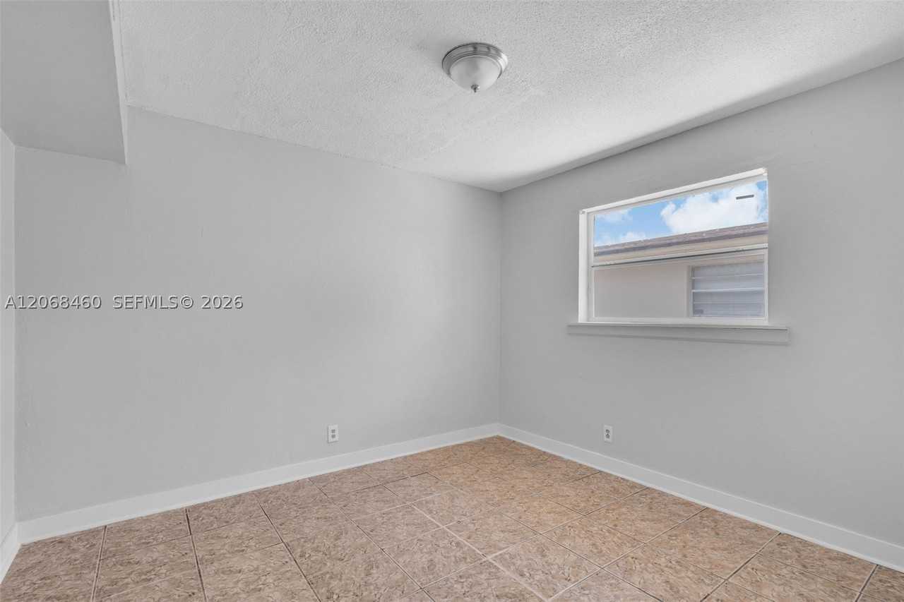 632 Sw 16th Ave #D - Photo 7 of 25