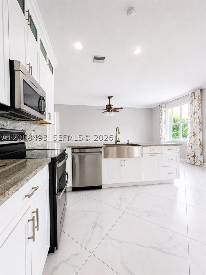 963 Falling Water Rd - Photo 3 of 29
