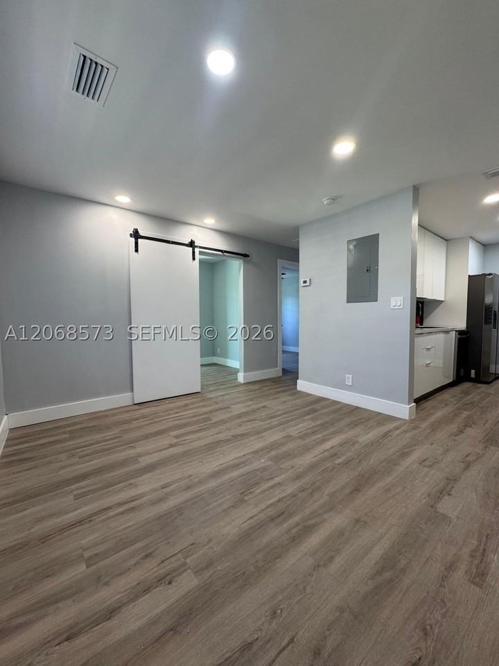 2865 Ne 13th Ave #1 - Photo 2 of 14