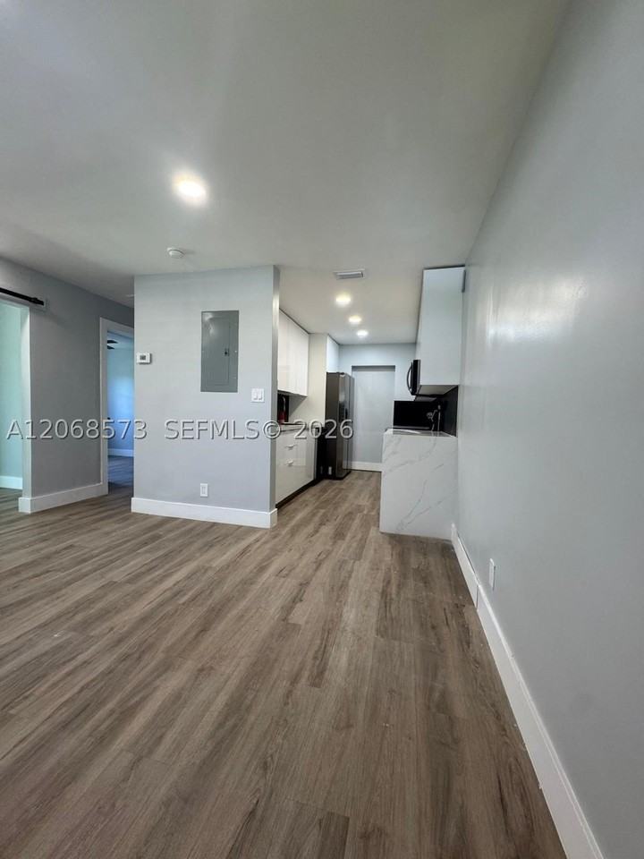 2865 Ne 13th Ave #1 - Photo 4 of 14