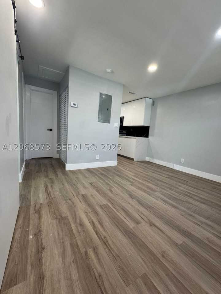 2865 Ne 13th Ave #1 - Photo 6 of 14