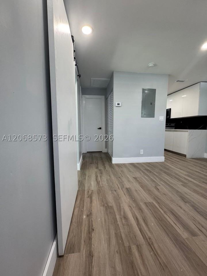 2865 Ne 13th Ave #1 - Photo 7 of 14