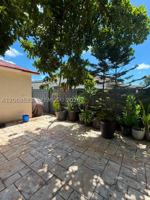 featured image of 1725 Sw 32nd St #0