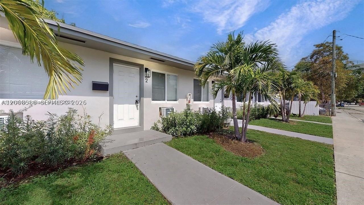 891 Sw 5th St #2 - Photo 3 of 21