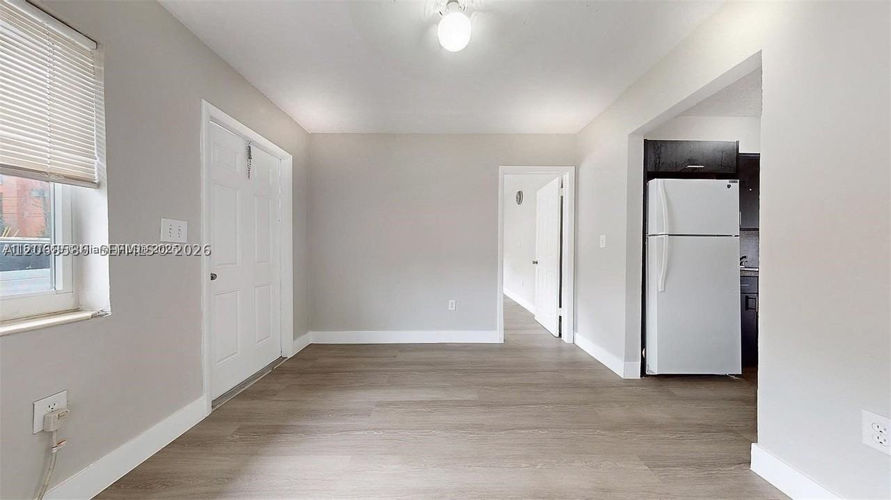 891 Sw 5th St #2 - Photo 5 of 21