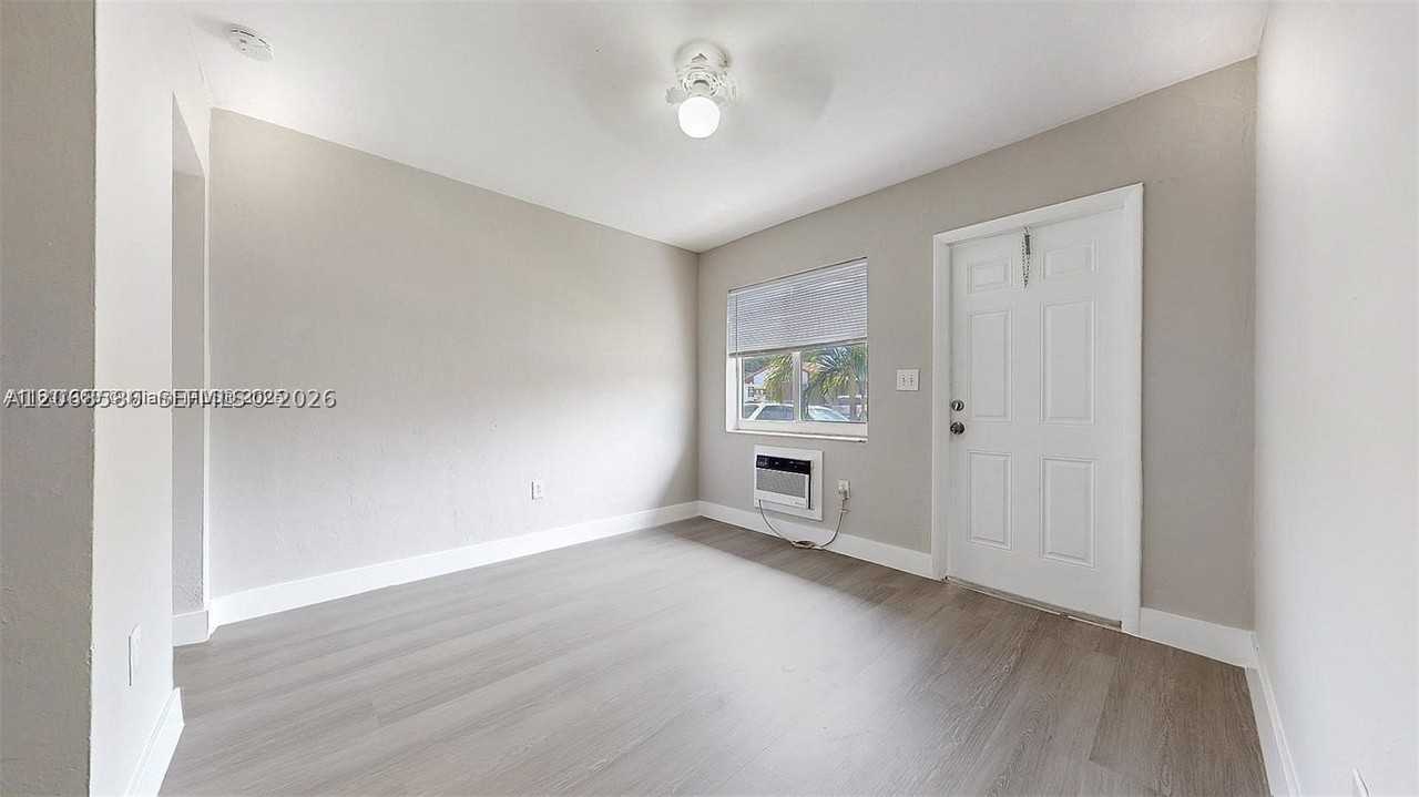 891 Sw 5th St #2 - Photo 6 of 21