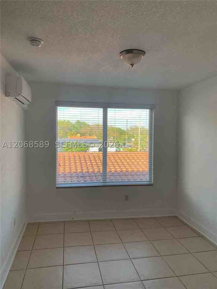 712 Sw 56th Ave #8B - Photo 2 of 7