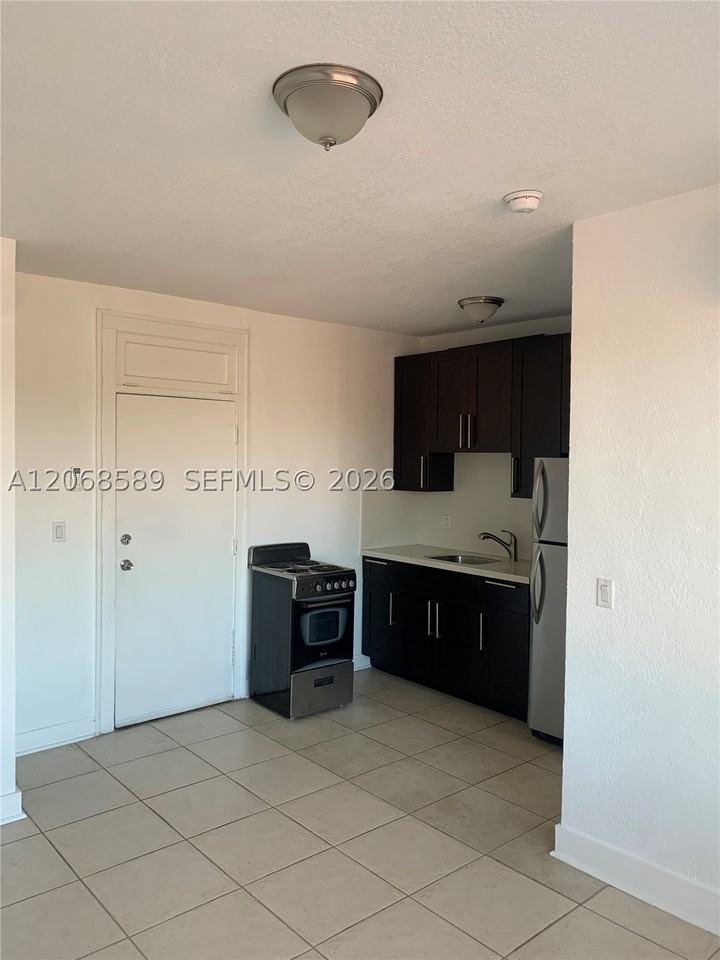 712 Sw 56th Ave #8B - Photo 5 of 7