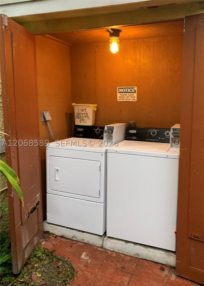 712 Sw 56th Ave #8B - Photo 7 of 7