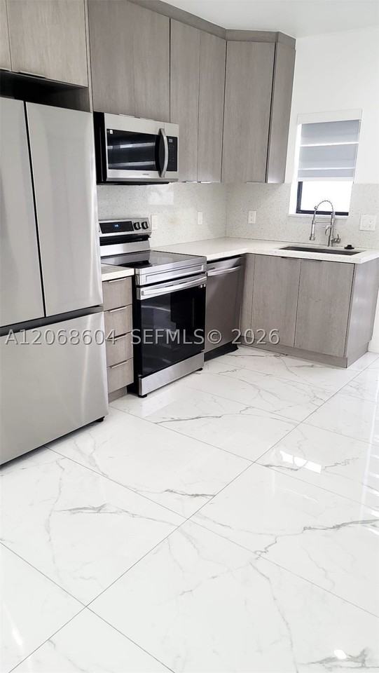 19177 Nw 37th Ave - Photo 2 of 13