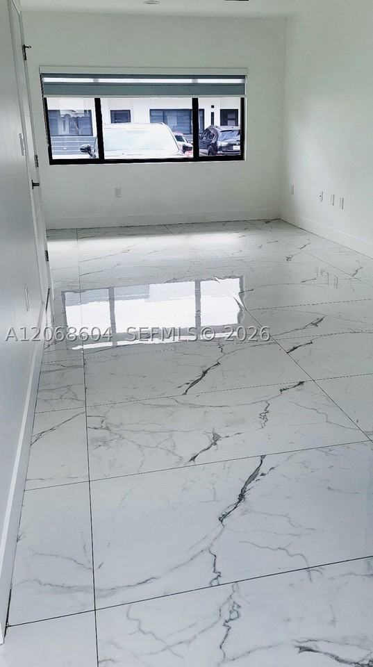 19177 Nw 37th Ave - Photo 4 of 13